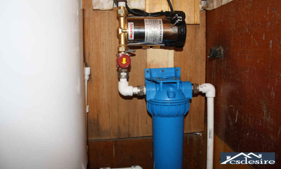 Фильтр тонкой очистки устанавливается сразу после насоса. Таким образом фильтр защищает всю систему водопровода и накопительный водонагреватель от загрязнений. Степень фильтрации 5-10 мкм.