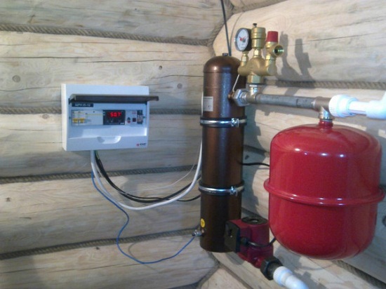 Система водяного отопления на основе электрического котла индукционного типа. Котлы индукционного типа обладают КПД близкому к 100%.