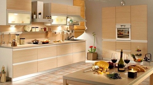 Подсветка различных элементов кухонного гарнитура позволяет не только сделать комфортным рабочую зону, но и становится украшением.