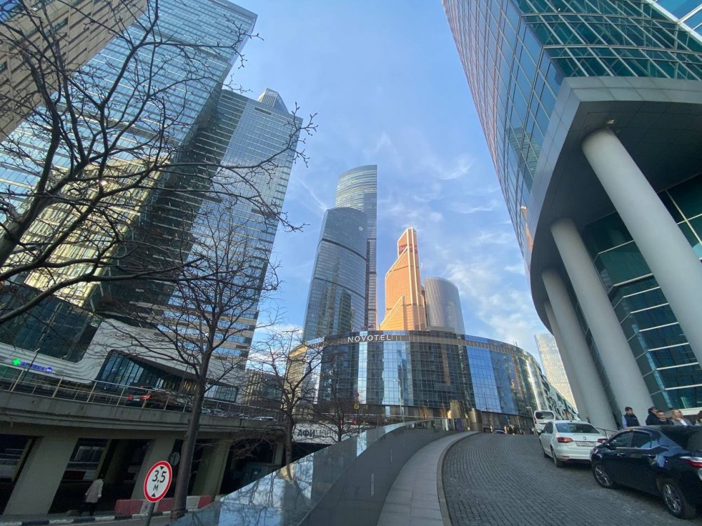 Стилобат двух строящихся корпусов в составе делового кластера «Москва-Сити» будет украшен светопрозрачными конструкциями